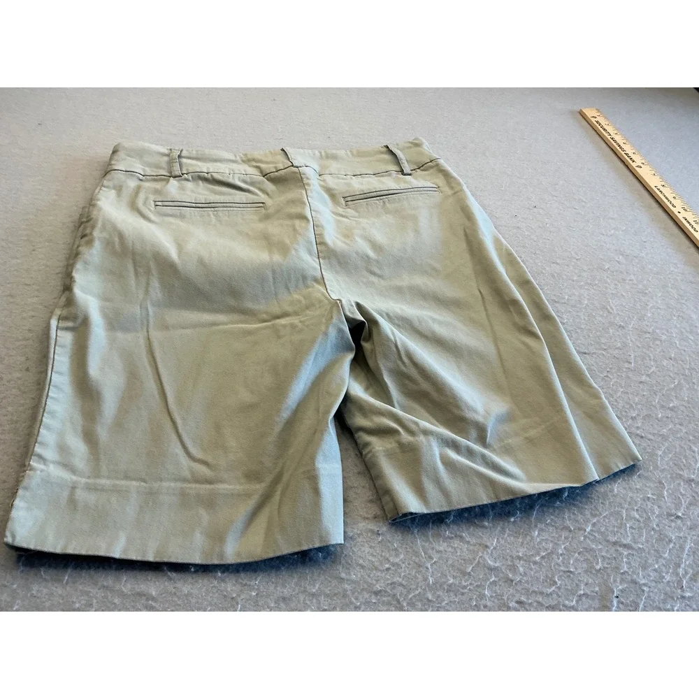 Hilary Radley Bermuda Shorts Khaki Tan Stretch Rayon Blend Size Medium‎ Casual